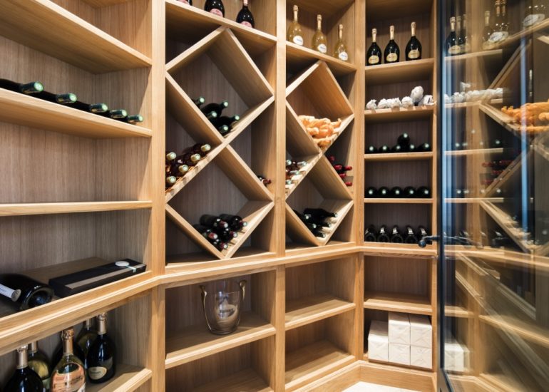Agencement d'une cave à vins